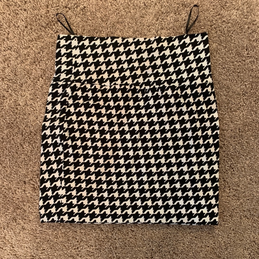 Hound tooth mini skirt